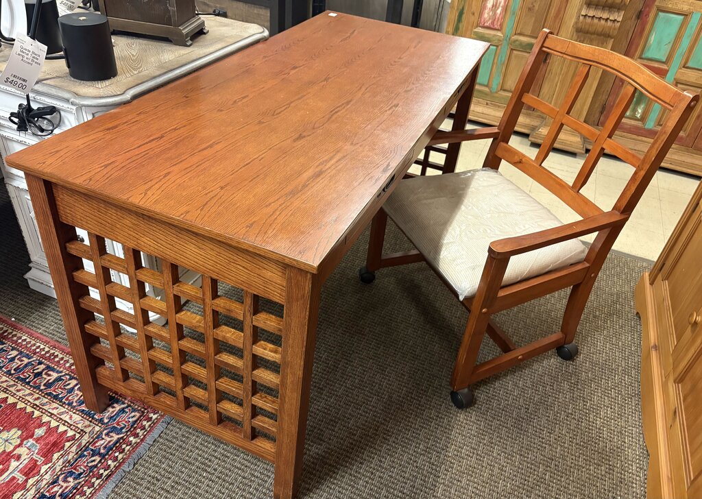 Red Oak Veneered Teachers Desk w/ Rolling Chair