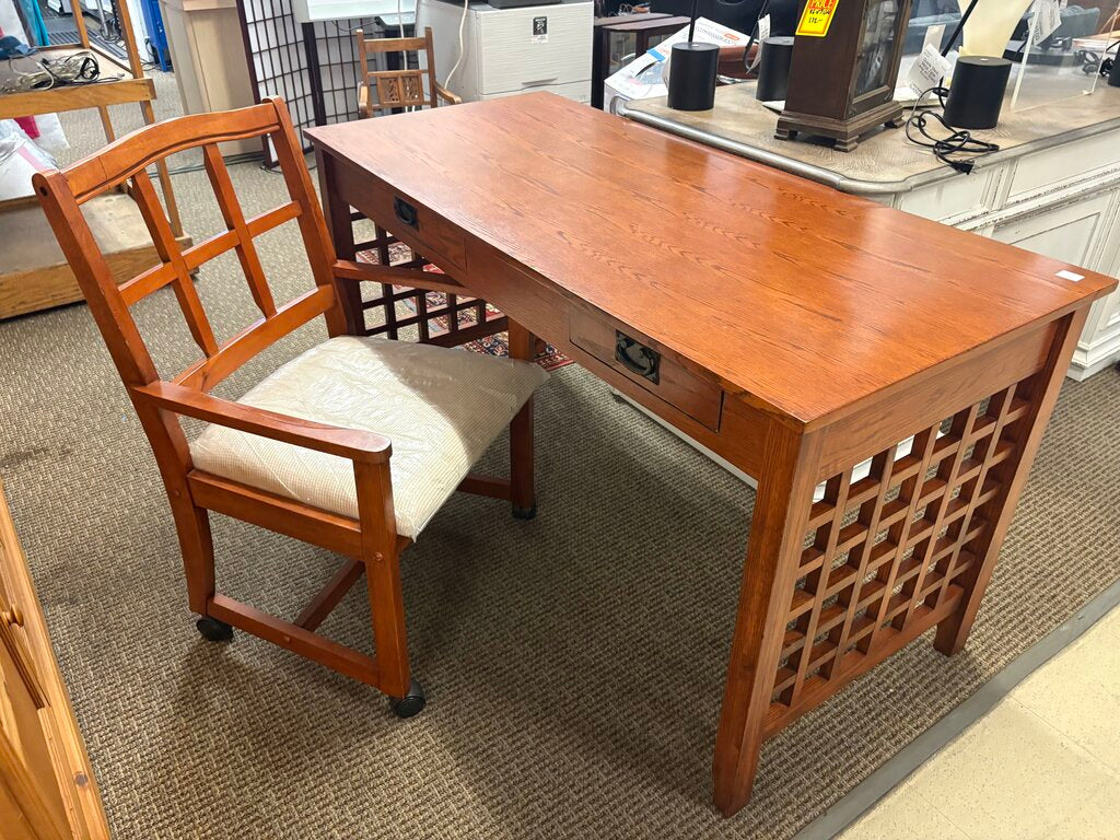 Red Oak Veneered Teachers Desk w/ Rolling Chair