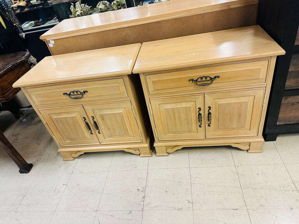Thomasville Oak Nightstands (pair)17x31x29