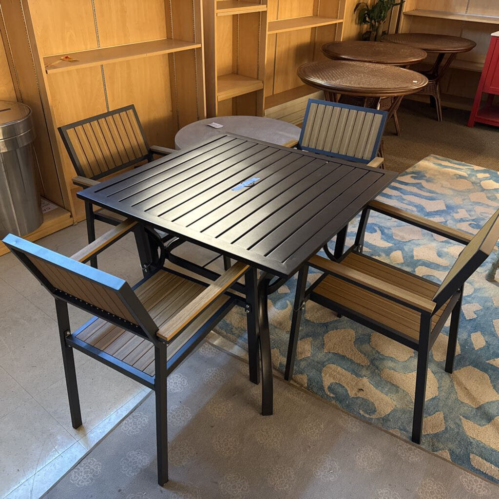 PamaPic Patio Dining Chairs (4) With Table (1)