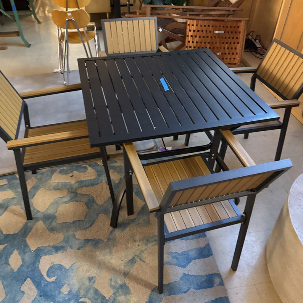 PamaPic Patio Dining Chairs (4) With Table (1)