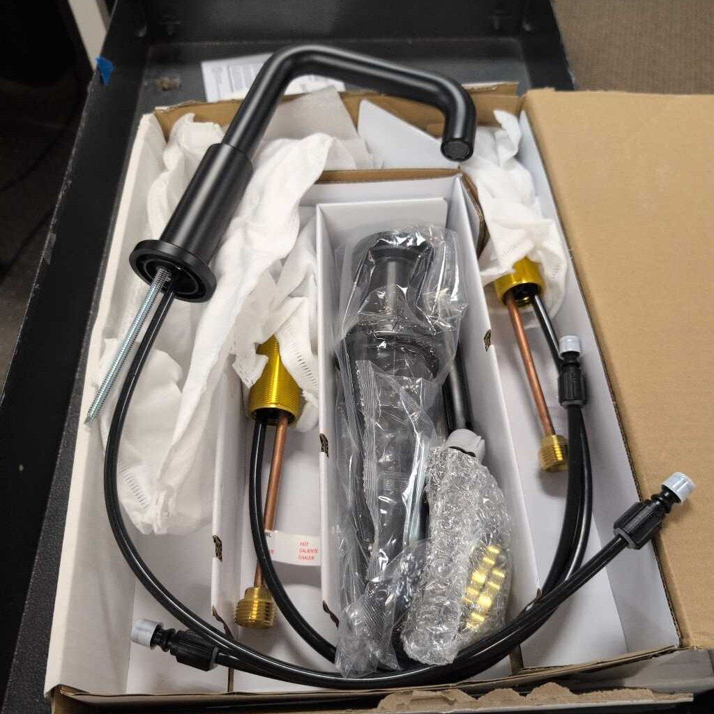 DELTA Nicoli Matte Black Bathroom Faucet (In Box)