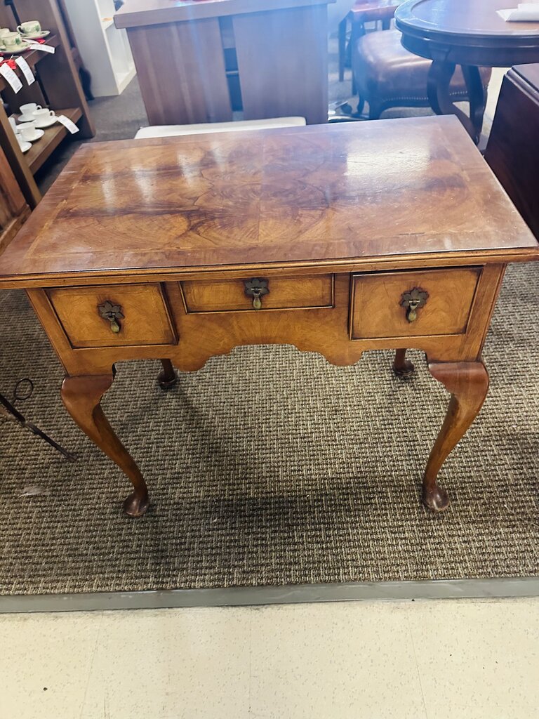 Queen Anne Style Lowboy 30x19x27