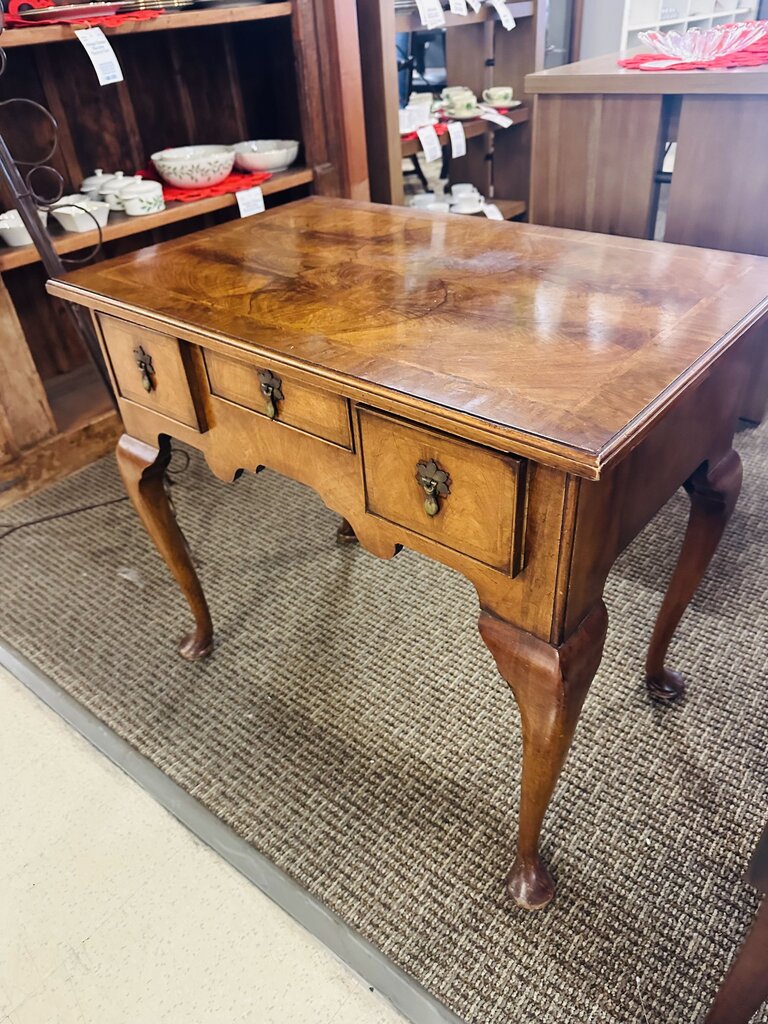 Queen Anne Style Lowboy 30x19x27