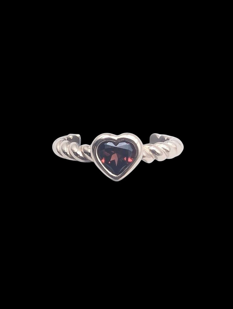 Ring 14k Yellow Gold Heart Shaped Garnet