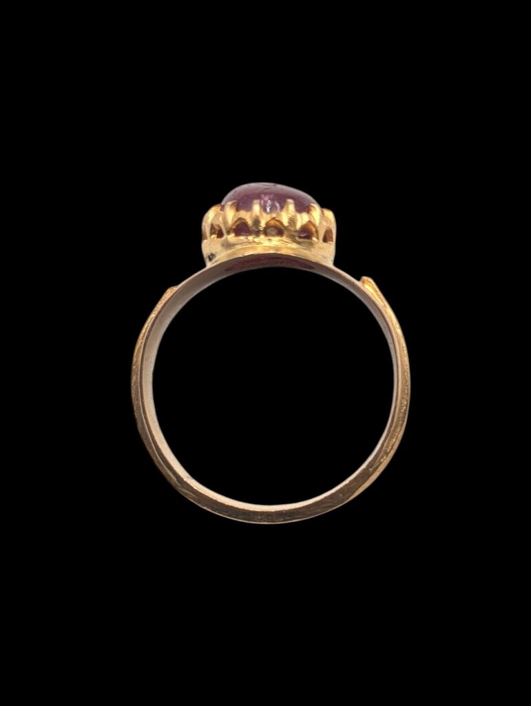 Ring 20k Yellow Gold w/ Cabochon Ruby