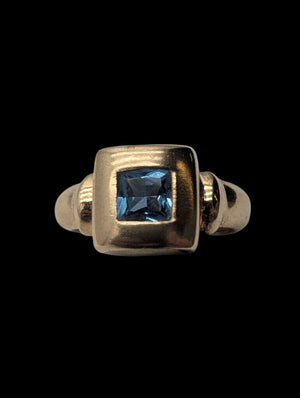 Ring 14k Yellow Gold w/ Blue Topaz