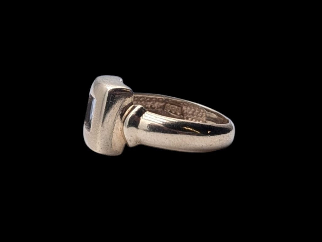 Ring 14k Yellow Gold w/ Blue Topaz