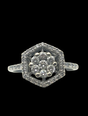 Ring 18k White Gold Center Flower w/ Diamonds