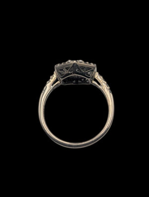 Ring 18k White Gold Center Flower w/ Diamonds