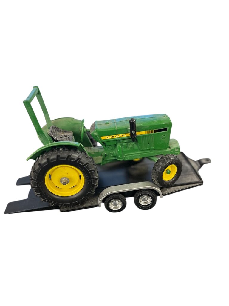 ERTL John Deer Die Cast Tractor 7.5x5.2x3.9