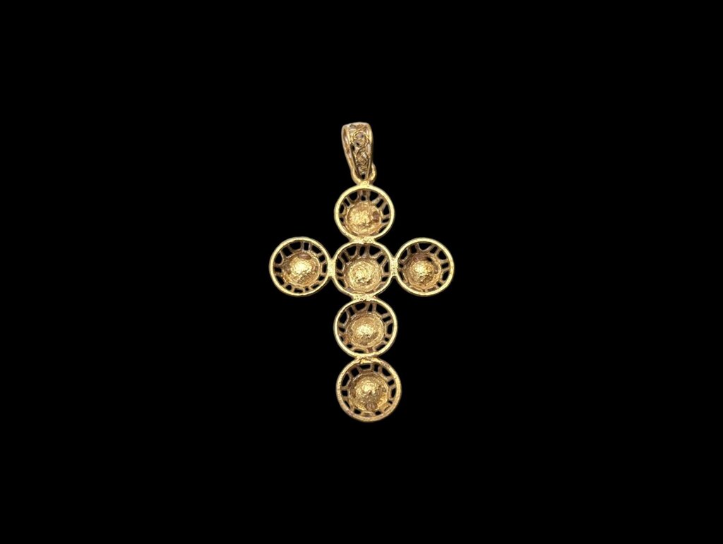 Pendant 18k Yellow Gold Cross w/ Coral