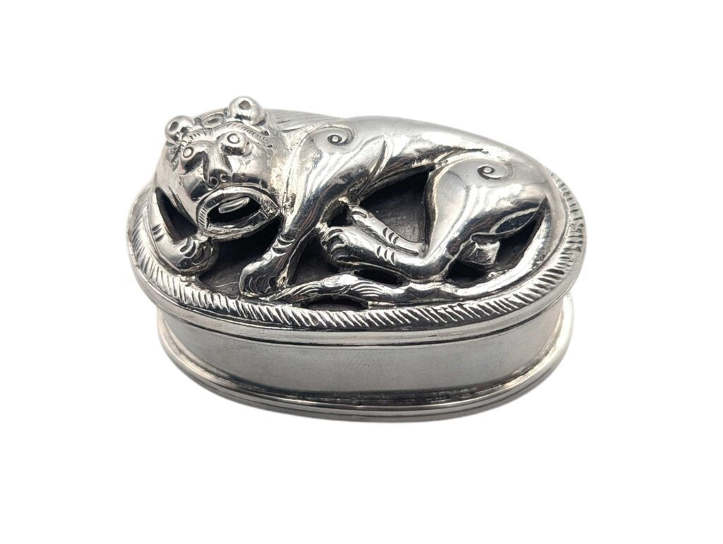 Box 900 Silver Lion w/ Moving Tongue