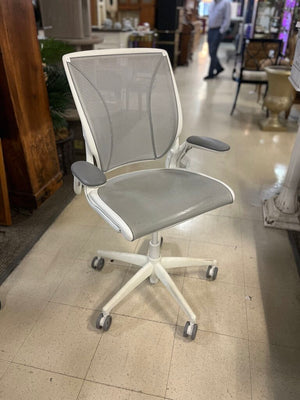 Humanscale Diffrient World Mesh Office Chair Gray