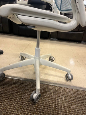 Humanscale Diffrient World Mesh Office Chair Gray