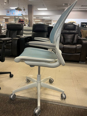 Humanscale Diffrient World Mesh Office Chair Blue