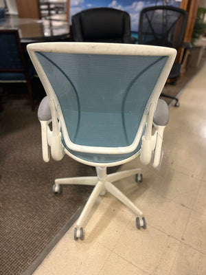 Humanscale Diffrient World Mesh Office Chair Blue