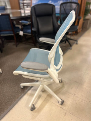 Humanscale Diffrient World Mesh Office Chair Blue