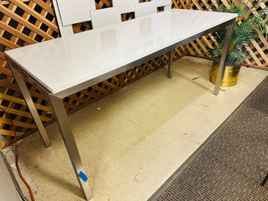 Belgium Quartz Top & Chrome Base Table