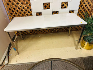 Belgium Quartz Top & Chrome Base Table