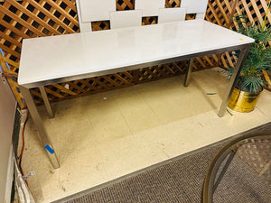Belgium Quartz Top & Chrome Base Table