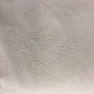 Ridleytree Estate-Lace Rimmed White Linen Tablecloth Apr. 9x6