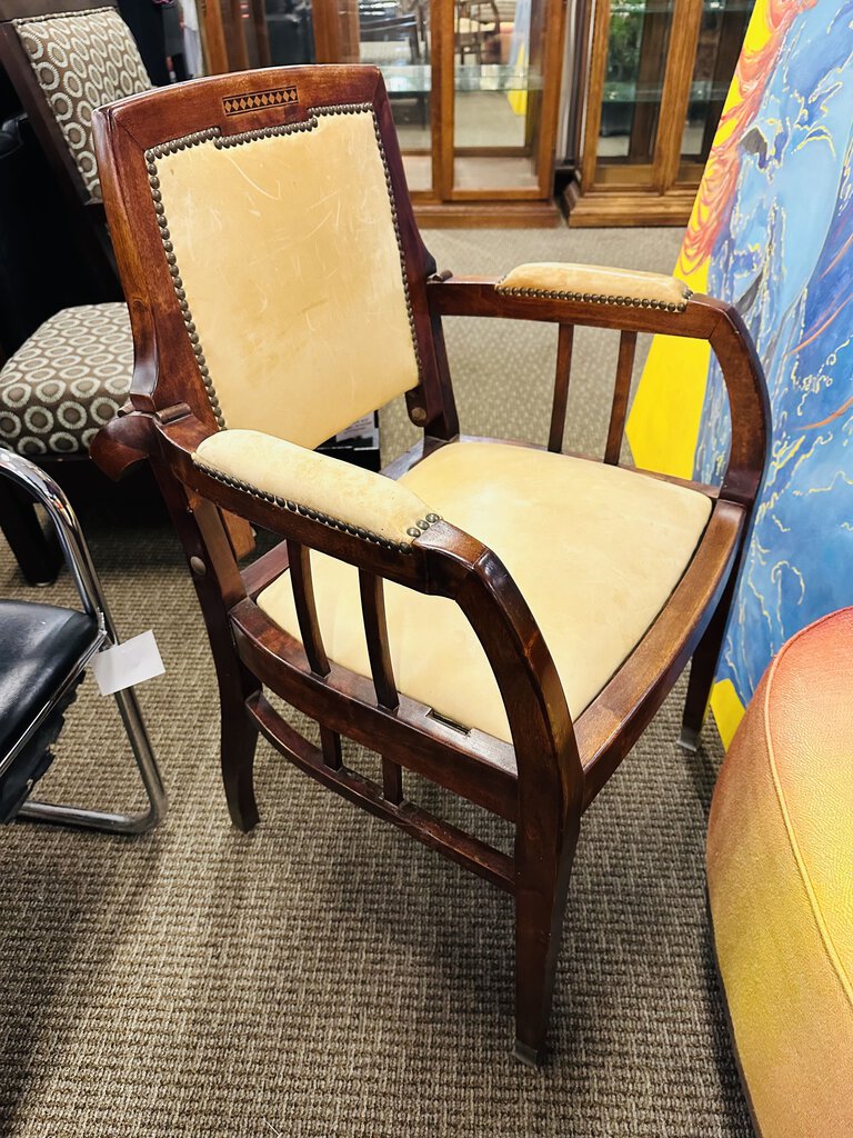 Austria Barber Armchair With Lifting Seat
